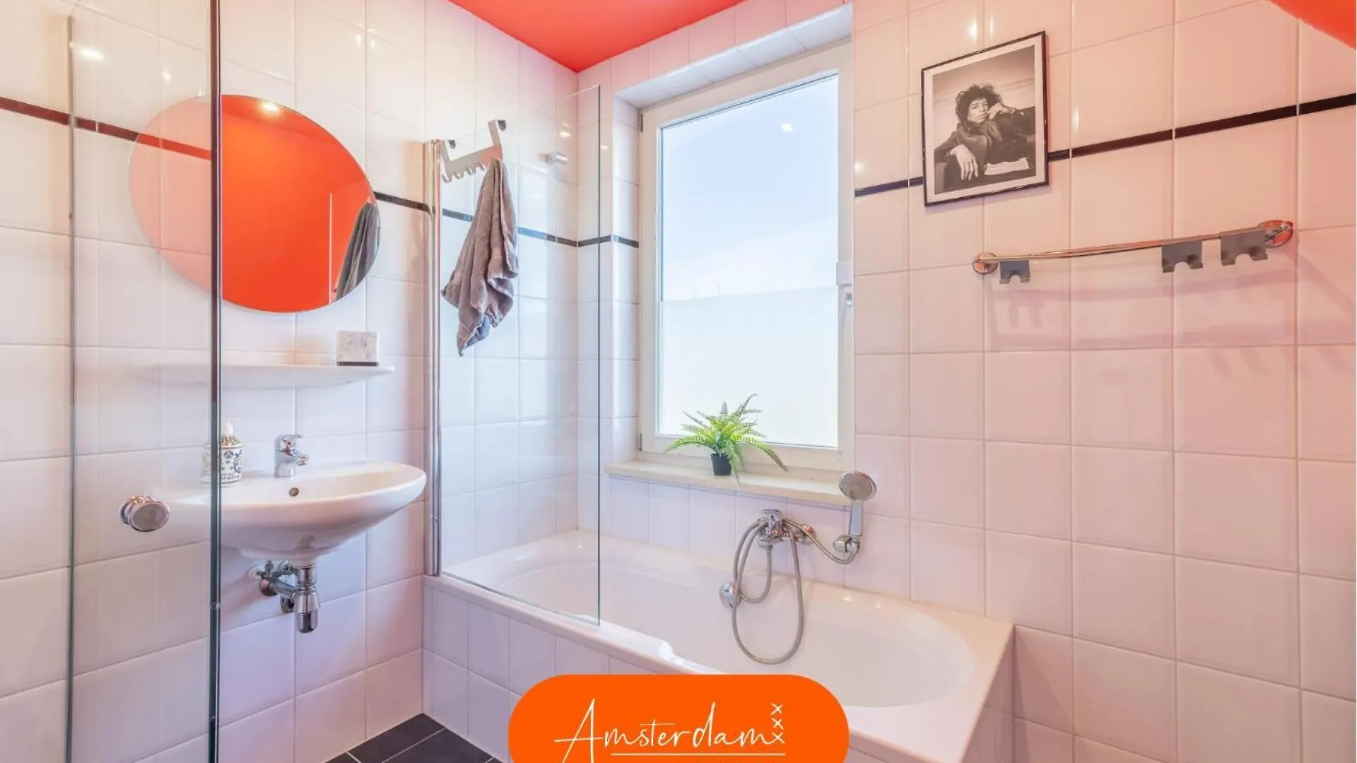 Amsterdam Group Stay - Jacuzzi, Sauna & Cinema Zwanenburg 0*,  Nederland