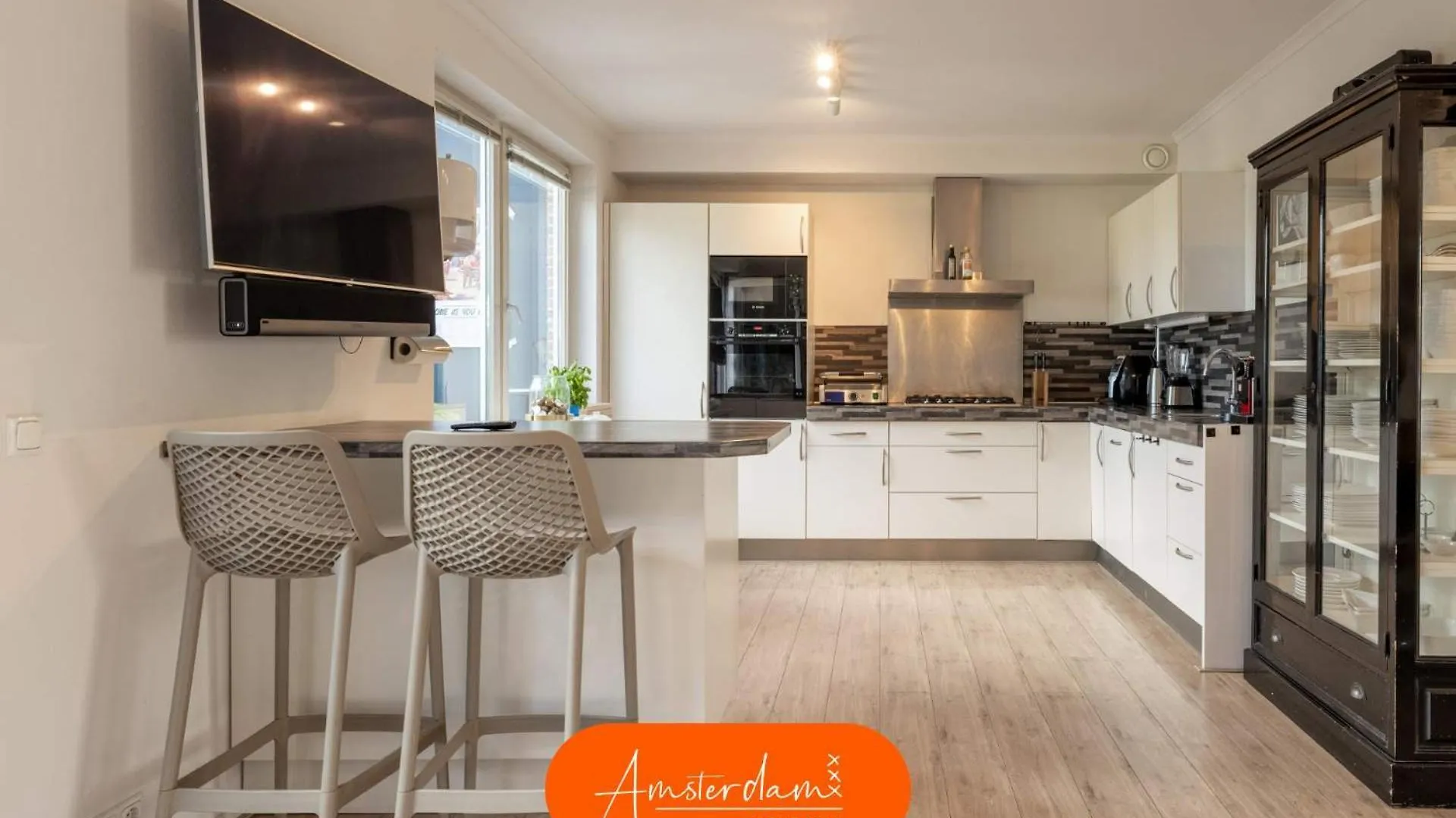 Amsterdam Group Stay - Jacuzzi, Sauna & Cinema Zwanenburg Vakantiehuis