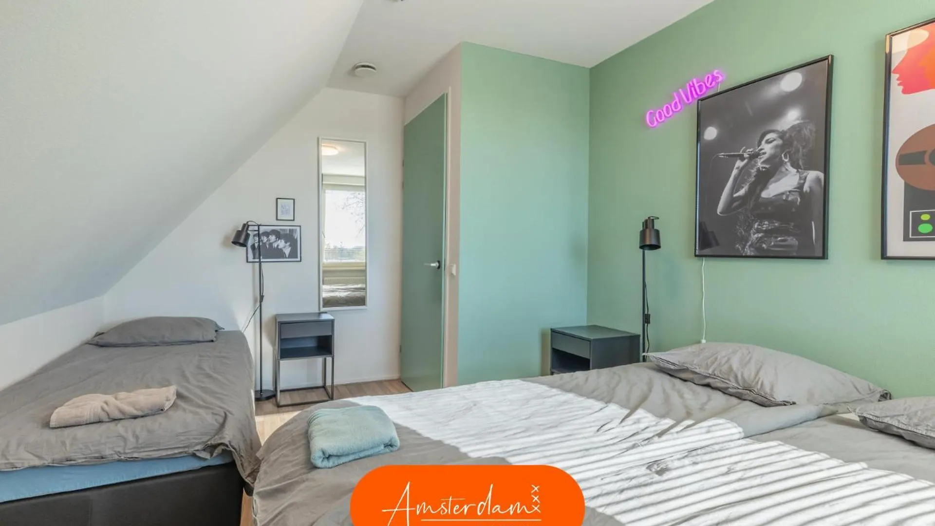 Amsterdam Group Stay - Jacuzzi, Sauna & Cinema Zwanenburg Vakantiehuis